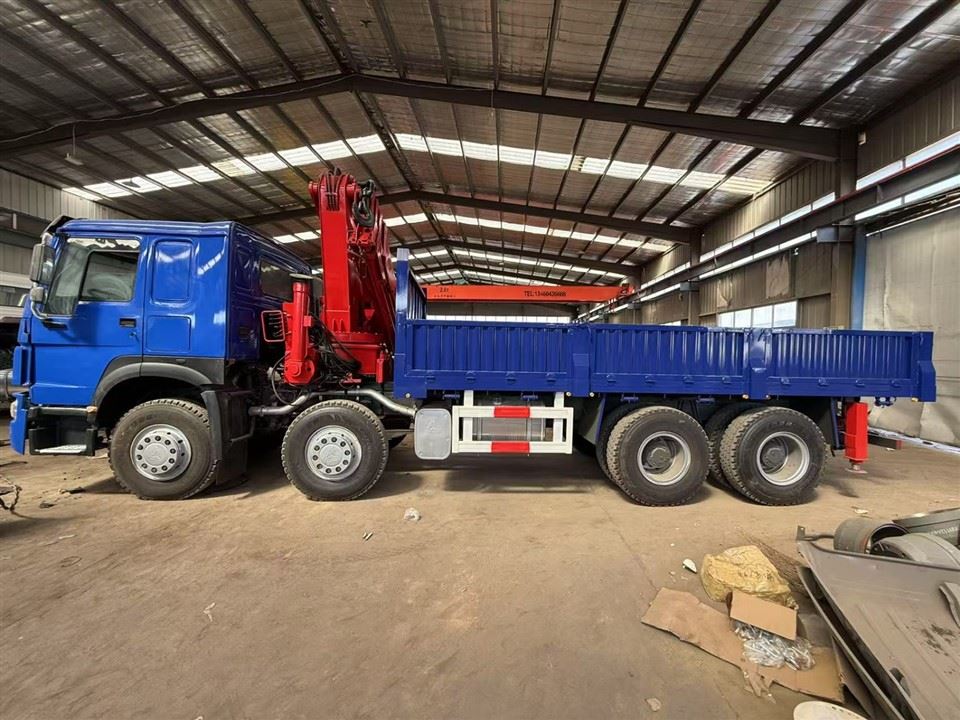 HOWO Truck Mounted Crane