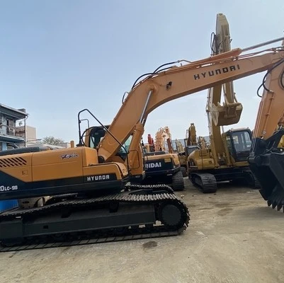 R220 Excavator (3)